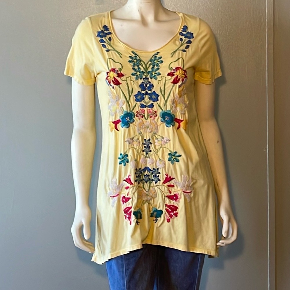 Johnny Was, Los Angeles, embroidered, high low tunic blouse. size Medium